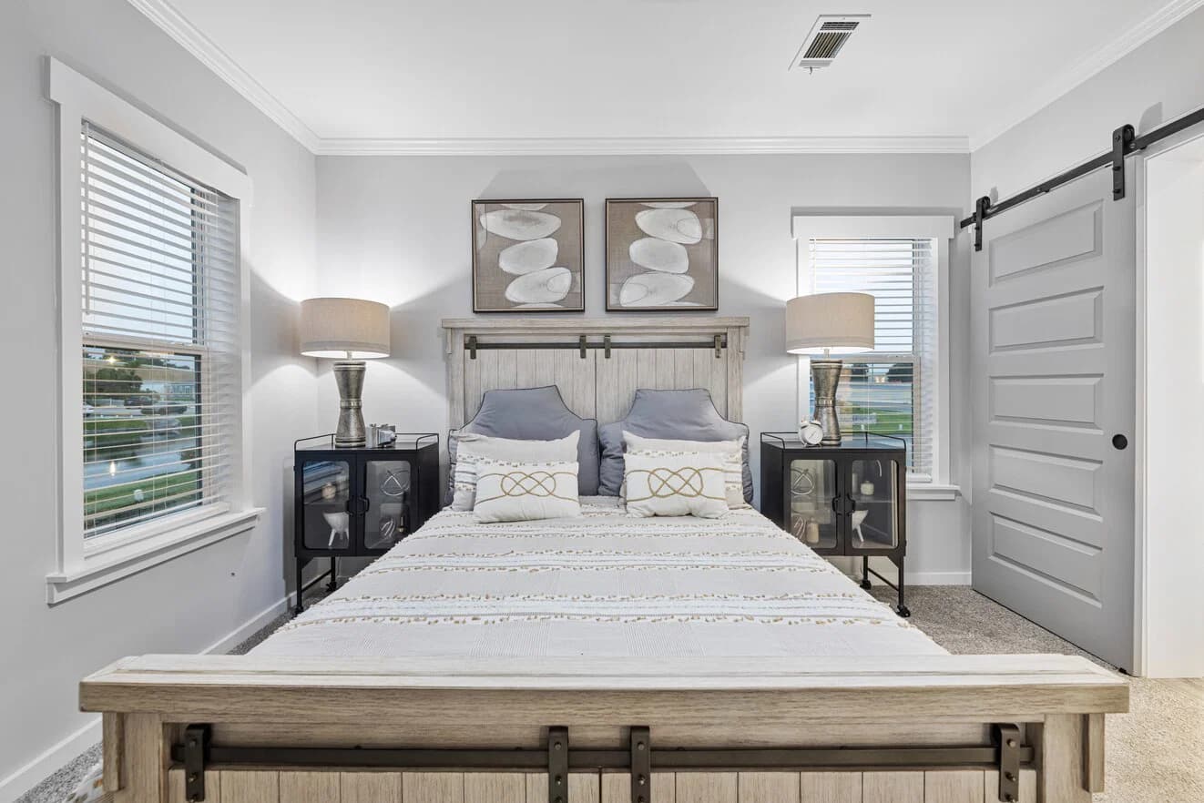 Davan 28683a bedroom home features