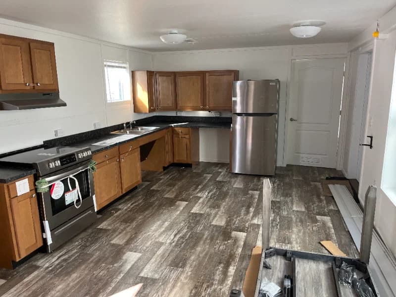 Champion homes / fema ng 14f2 lot# 12 kitchen and hero home features