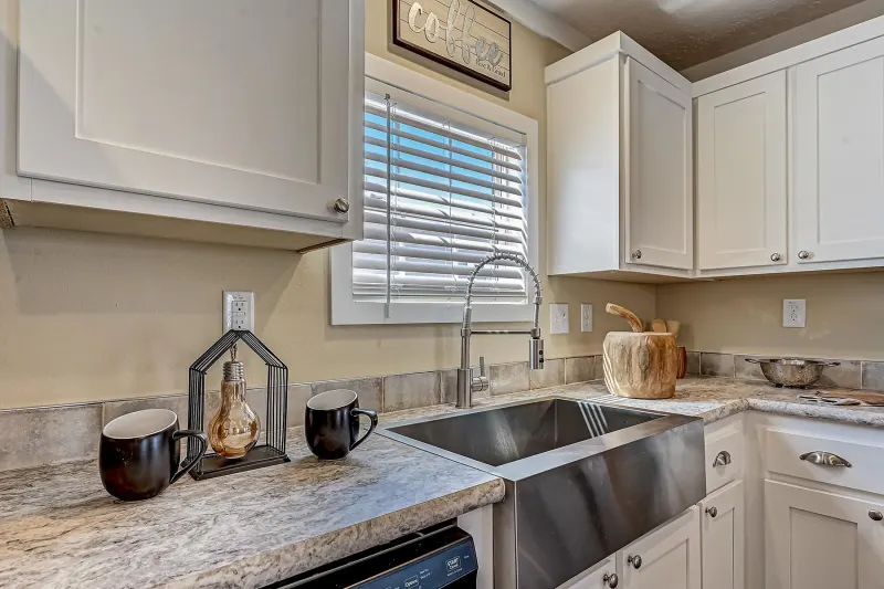 Champion community 2444437 kitchen home features
