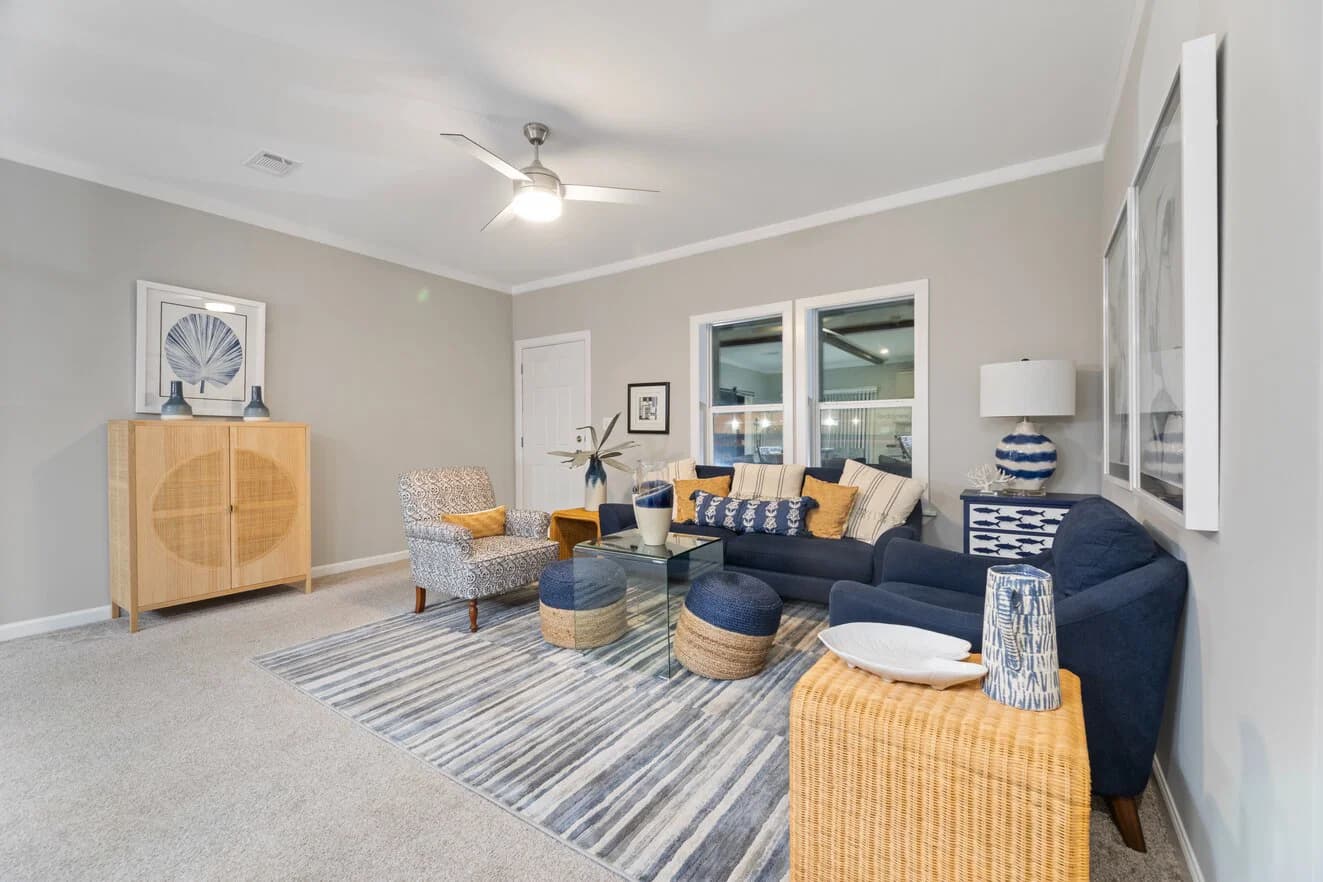 Buncic 28684b interior home features