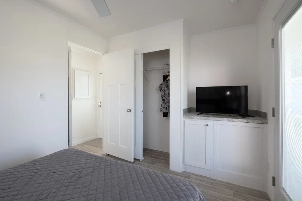 Mayside bedroom home features