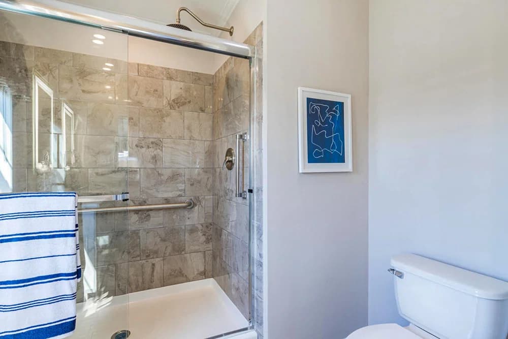Yarbo bathroom home features