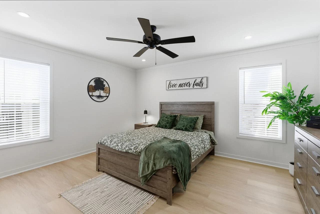 Key largo 3252h32g01 bedroom home features