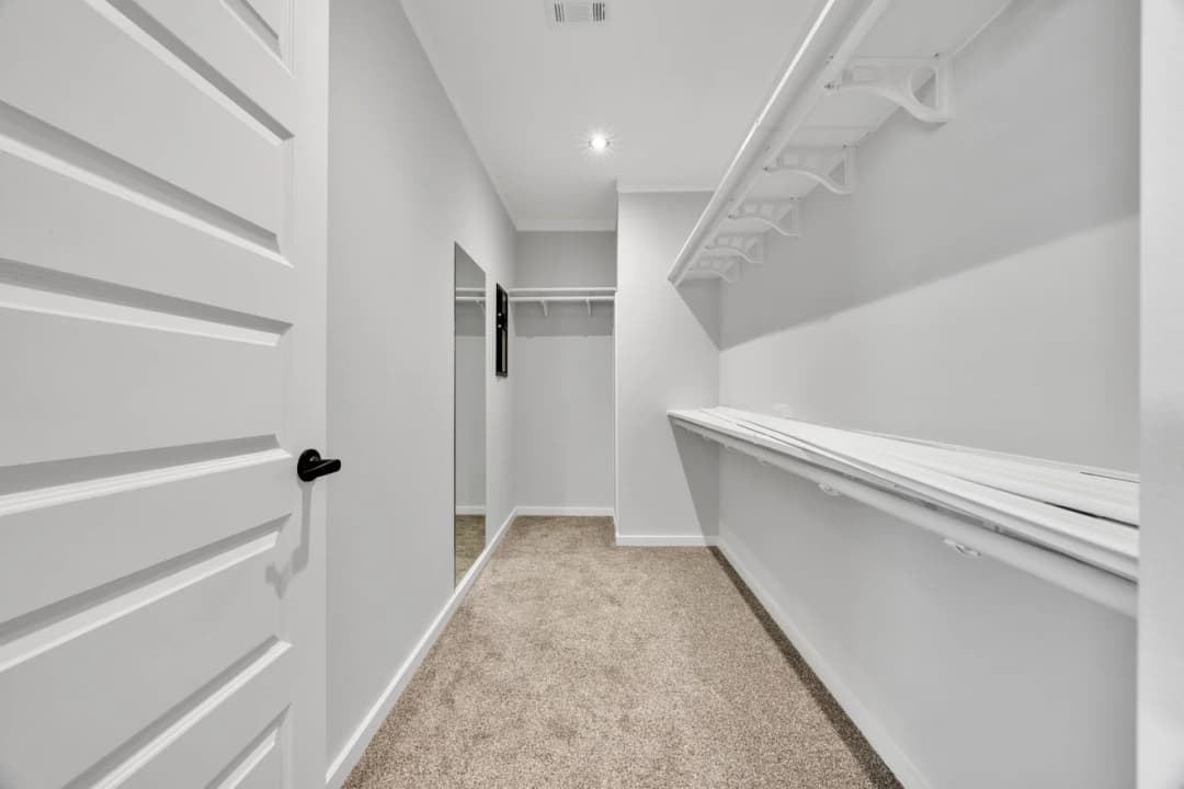 Draper 40764a bedroom home features