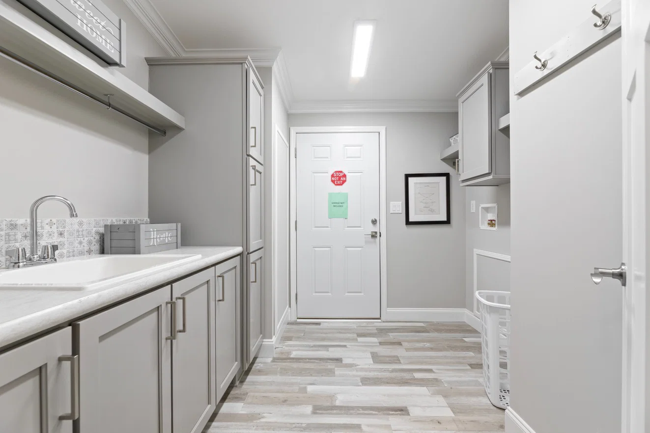 Isla ii 42484a interior home features