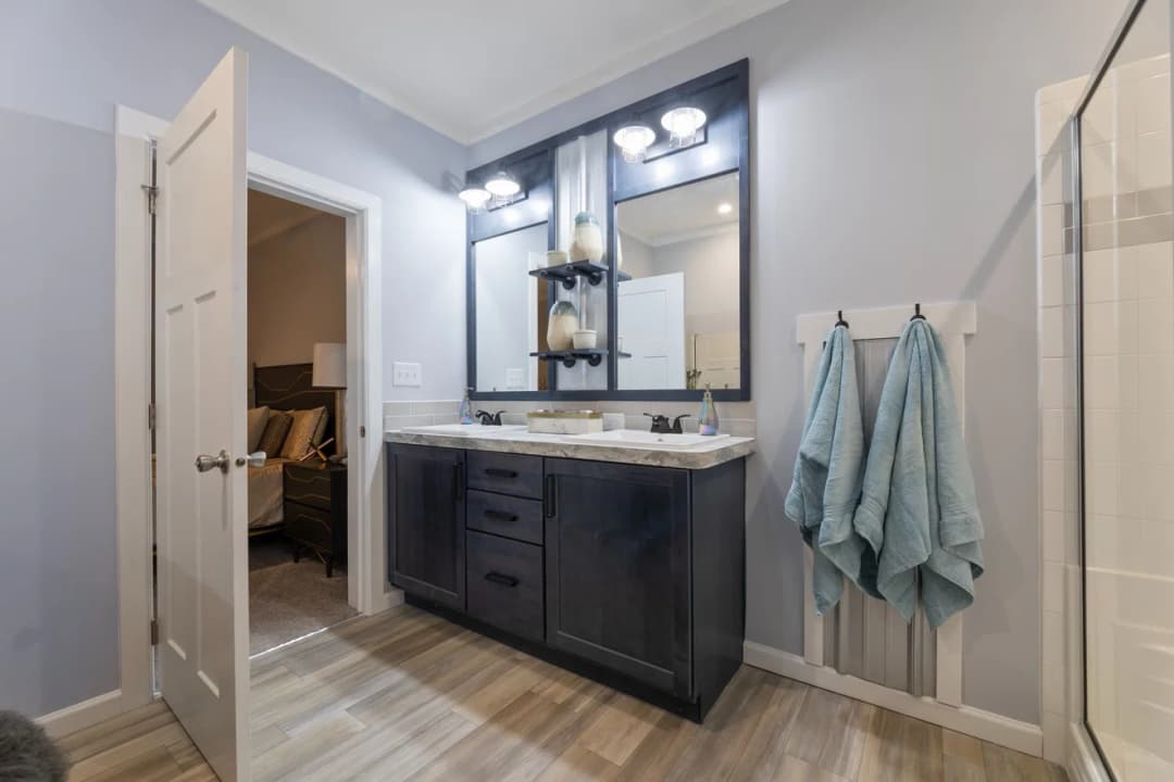 Finley 28684a bathroom home features