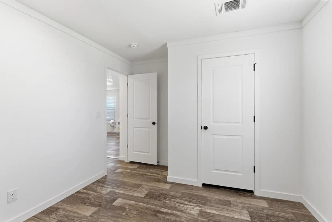 Key largo 2854h32g01 bedroom home features