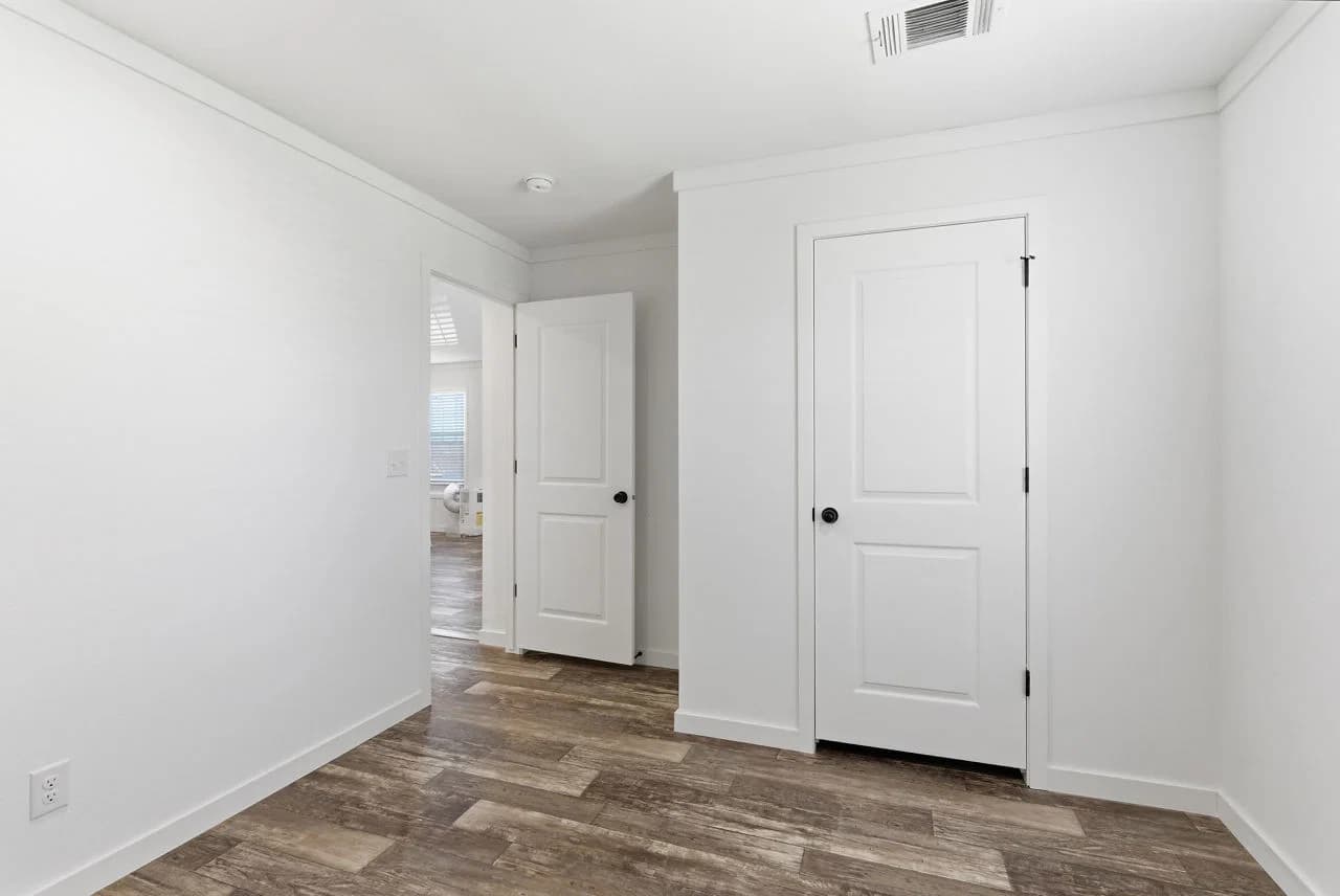 Key largo 2854h32g01 bedroom home features