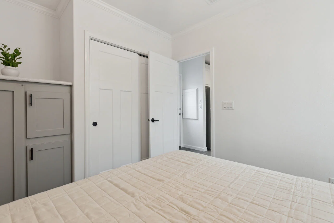 Calloway 239 bedroom home features