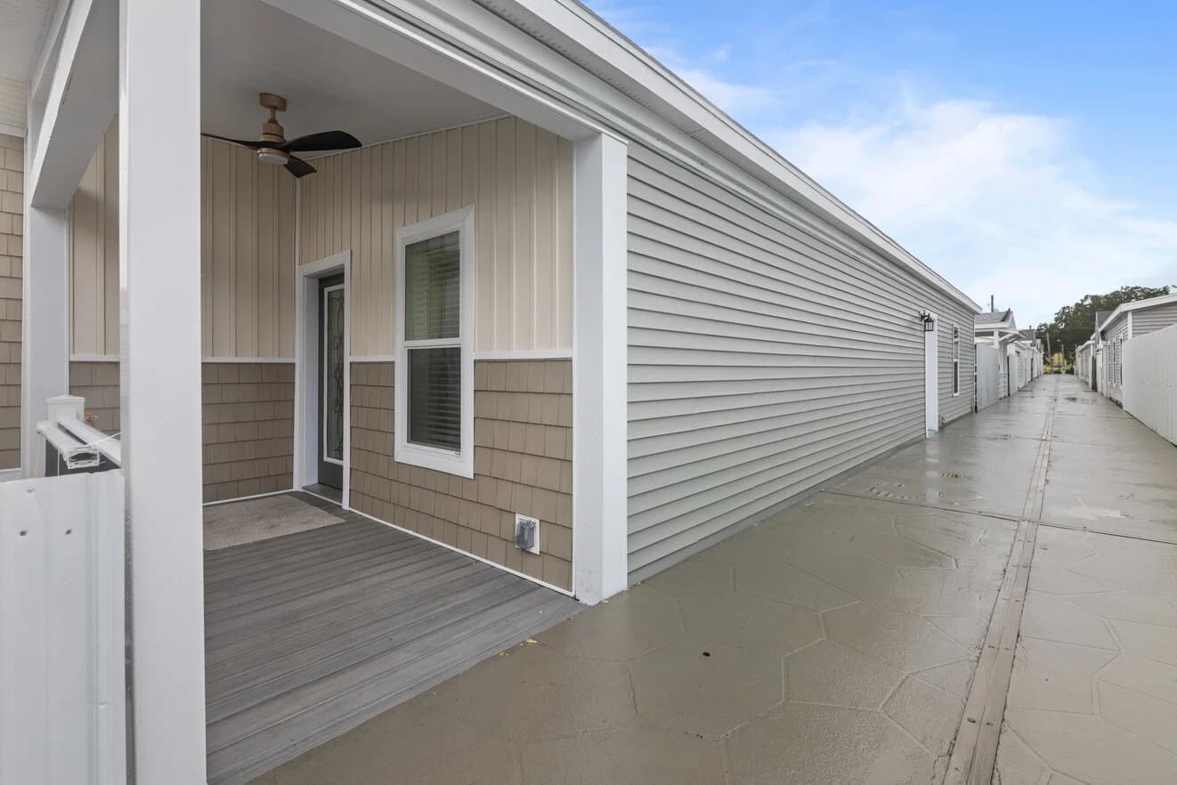 Pierce 28562a hero, elevation, and exterior home features