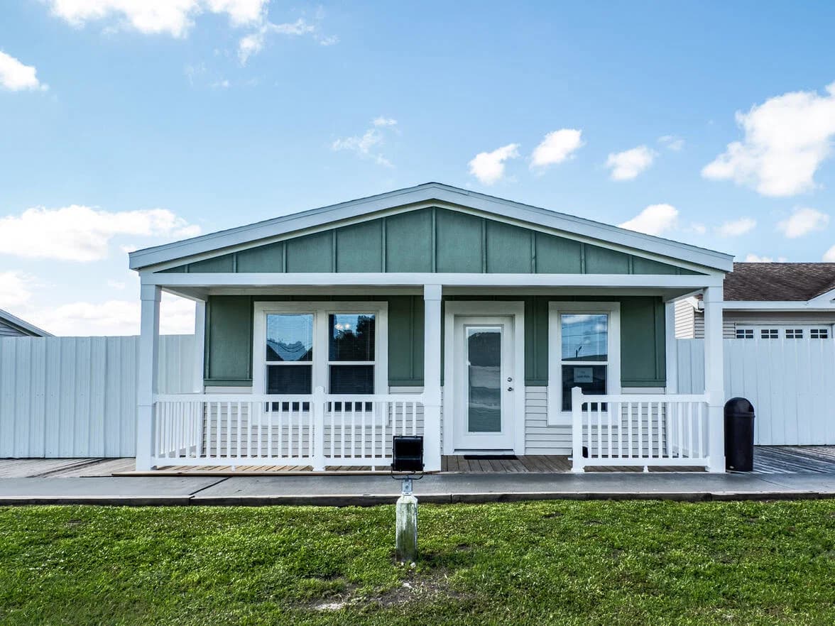 Avon park 24482e hero, elevation, and exterior home features