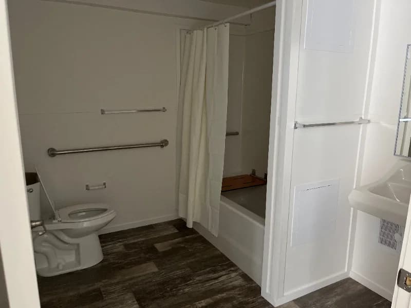 Champion homes / fema ng 14f2 lot# 12 bathroom home features