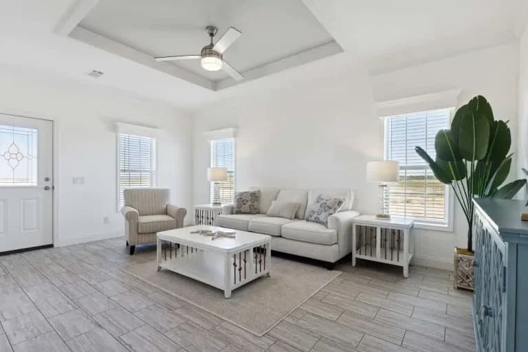 Mullett interior home features