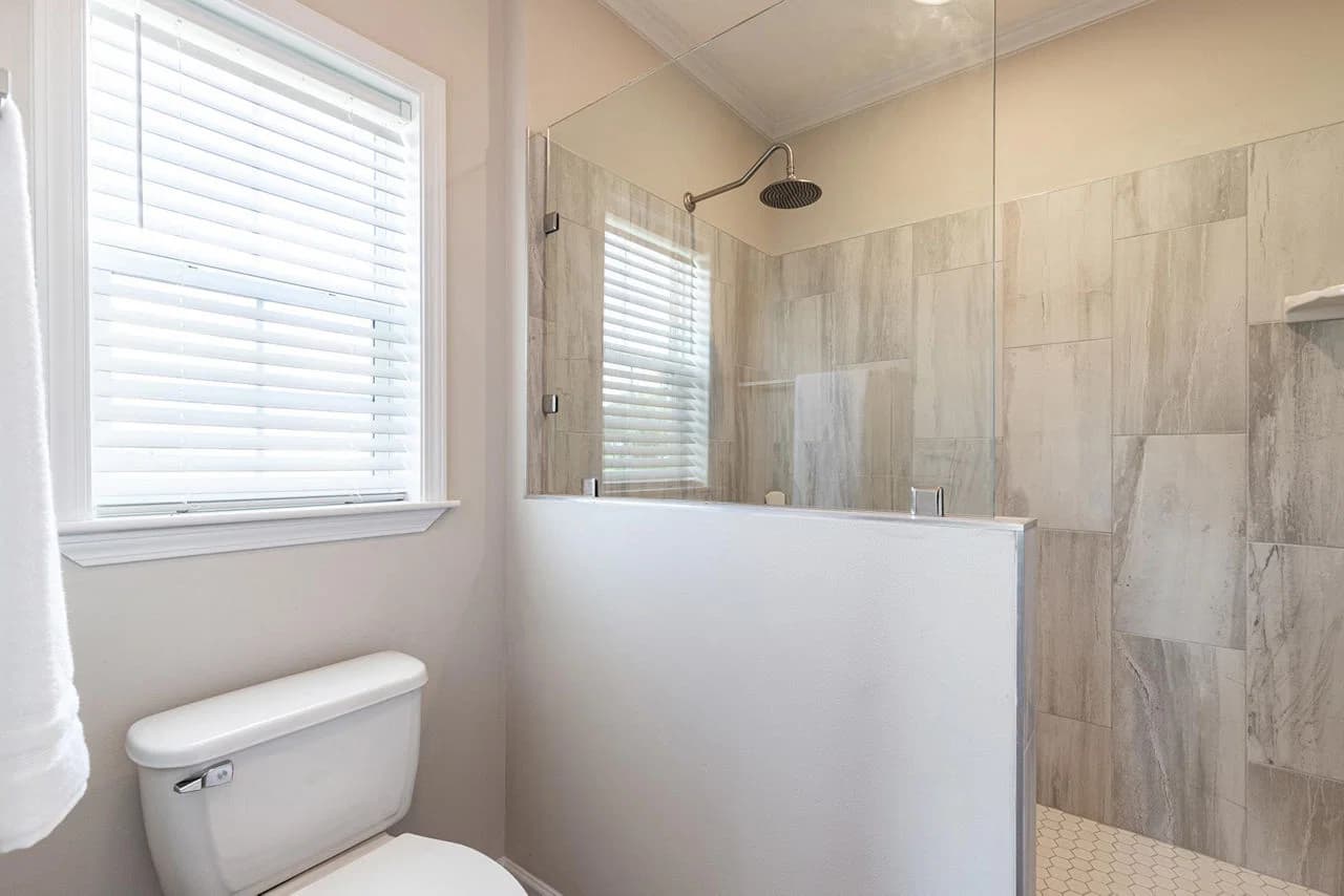 Silver springs 5351 bathroom home features