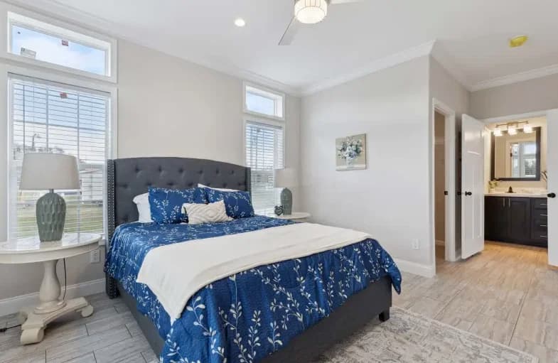 Mccordsville bedroom home features