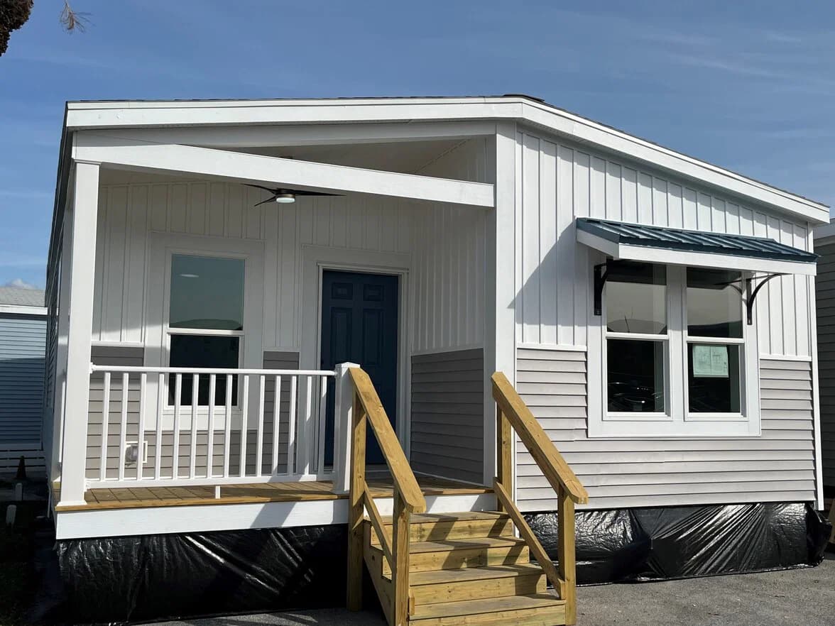 Hayden 24442a elevation and exterior home features