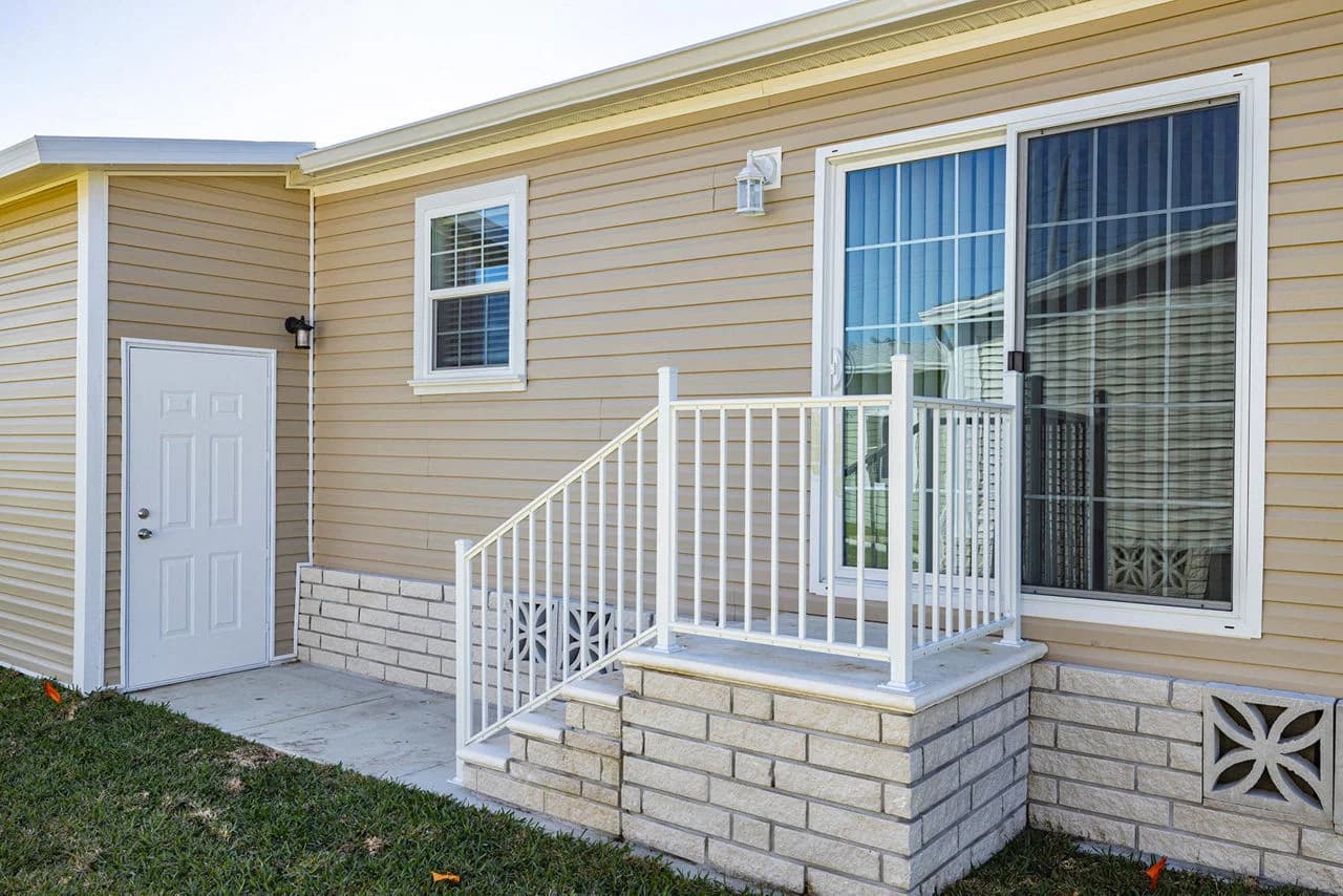 Silver springs 5361 exterior home features