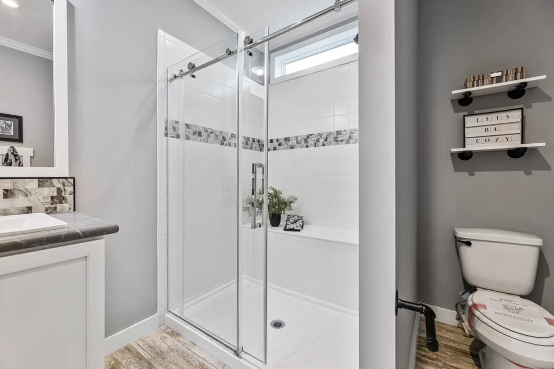 Cottage farmhouse 28522j bathroom home features
