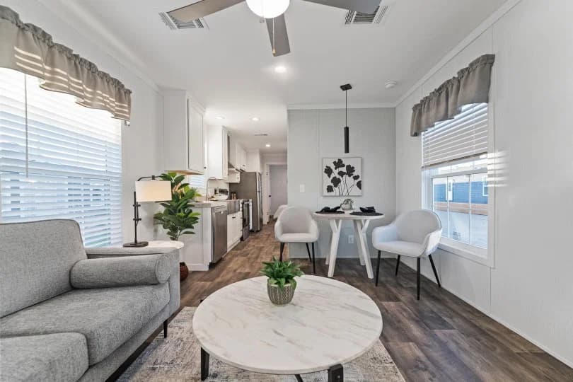 The rose 12401u interior home features