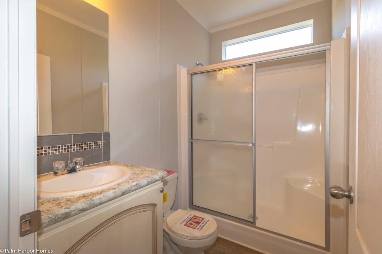 Waverly 15471a bathroom home features