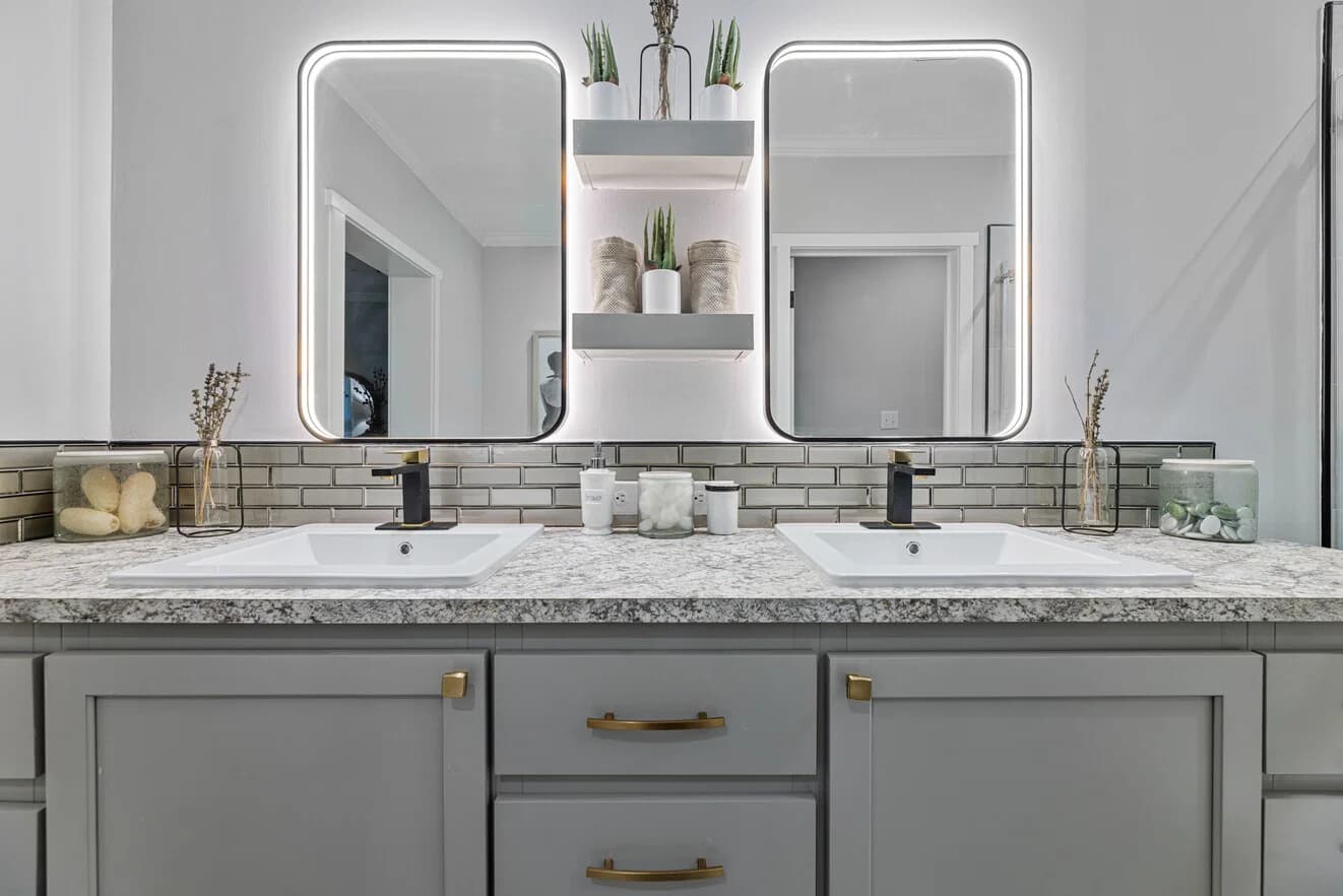 Davan 28683a bathroom home features