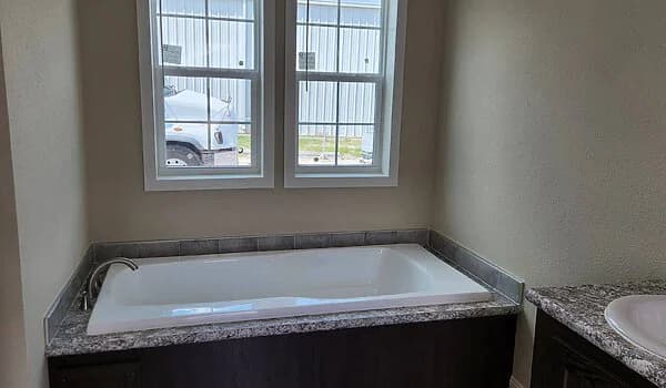 Freedom 3276527 bathroom home features