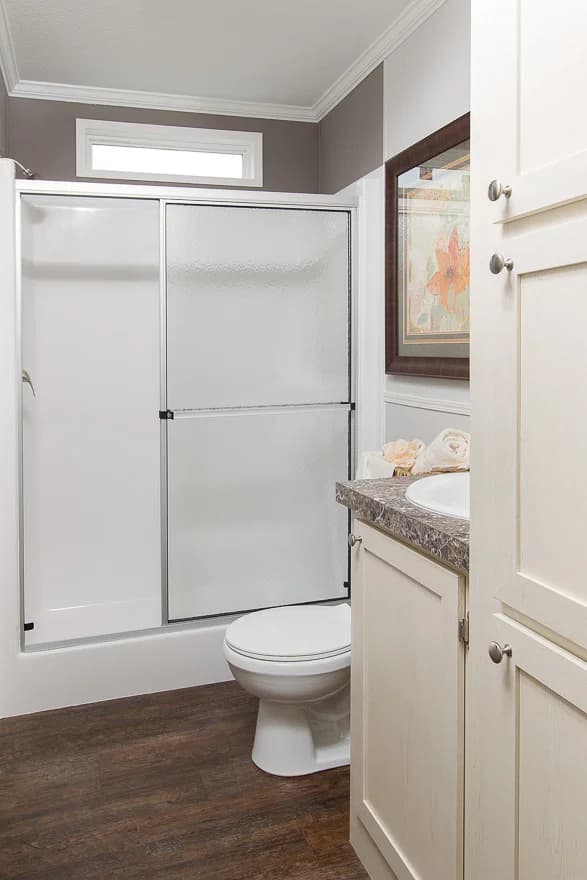 Miccosukee bathroom home features