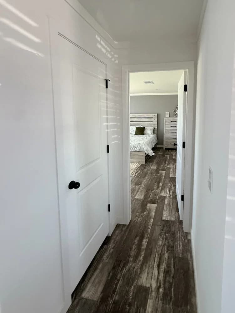 Gibbon interior home features