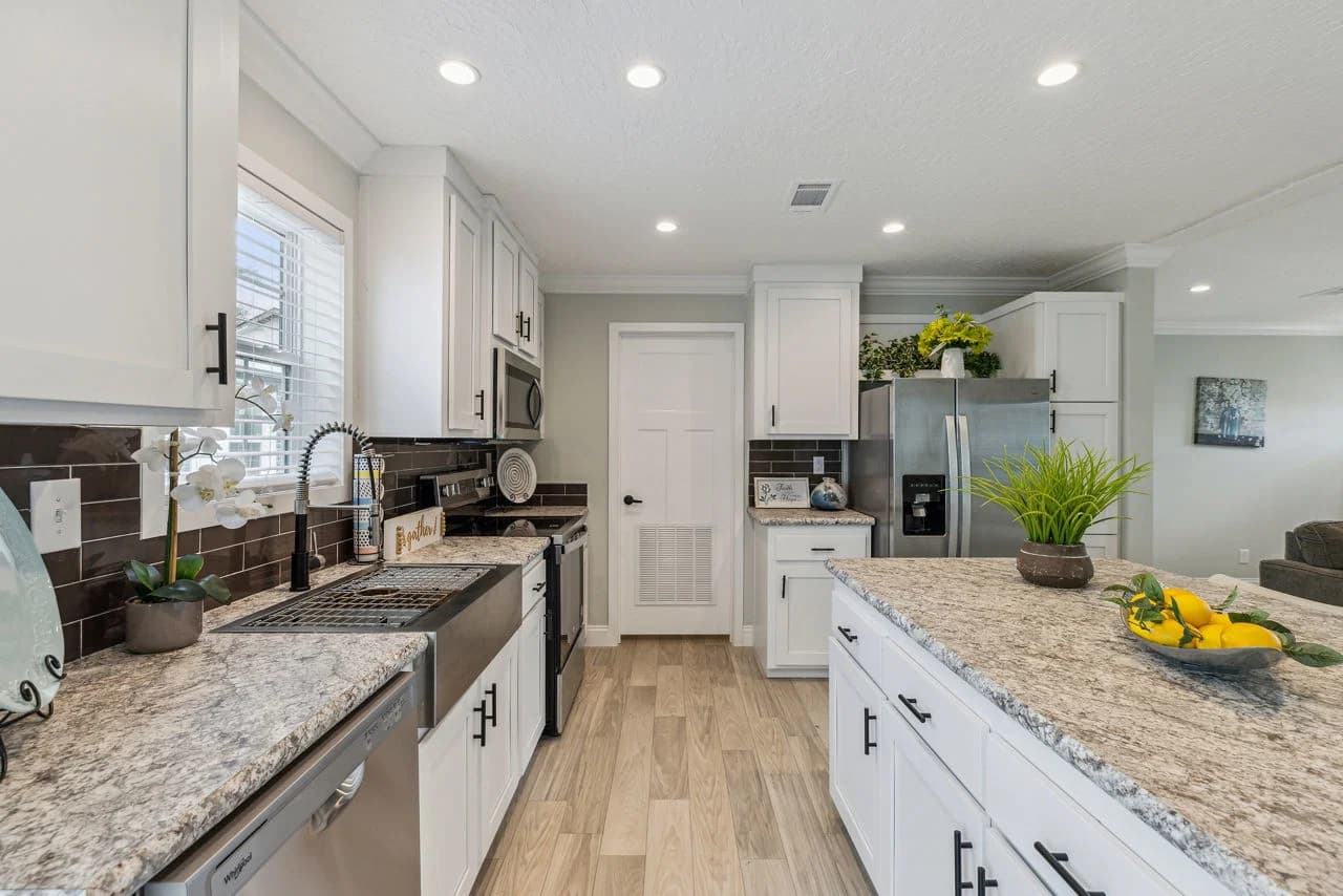 Waycross express 2852477 kitchen home features