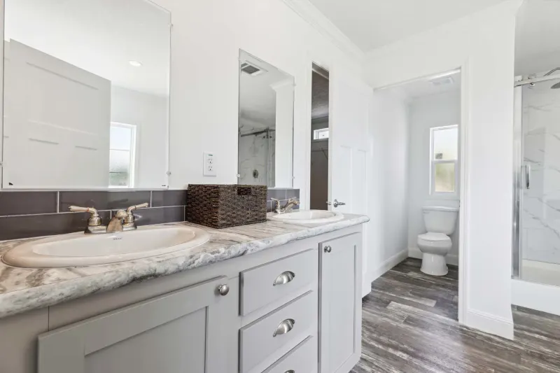 Freedom 3276517 bathroom home features