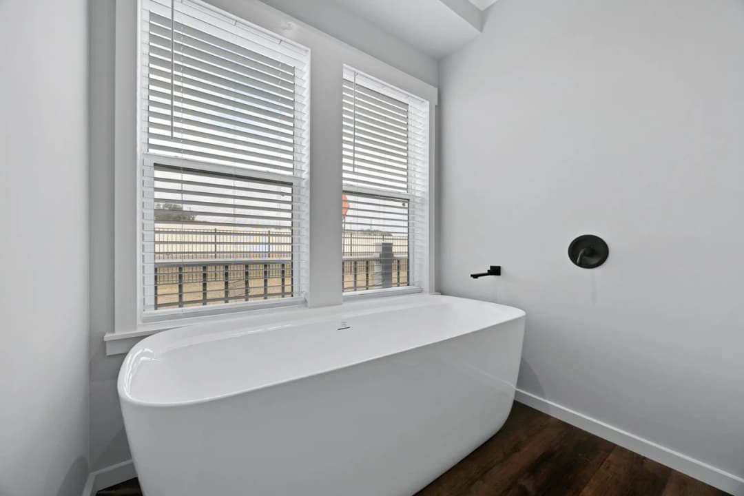 Draper 40764a bathroom home features