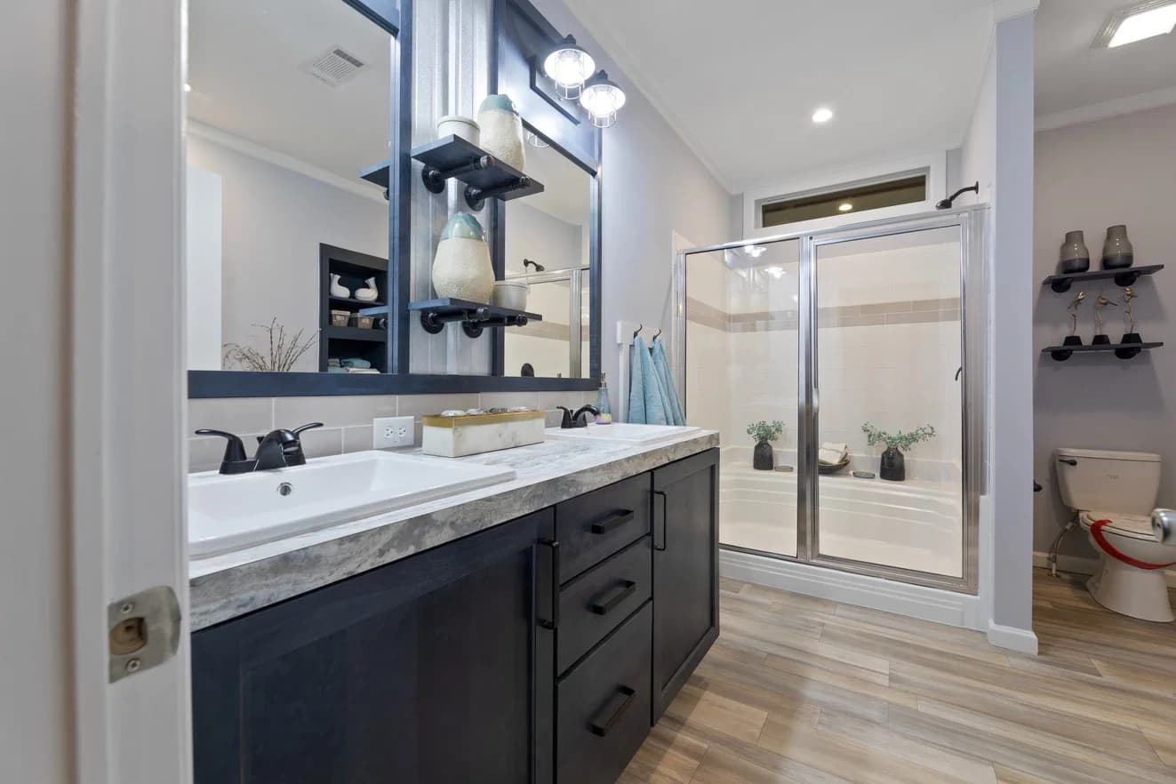 Finley 28684a bathroom home features