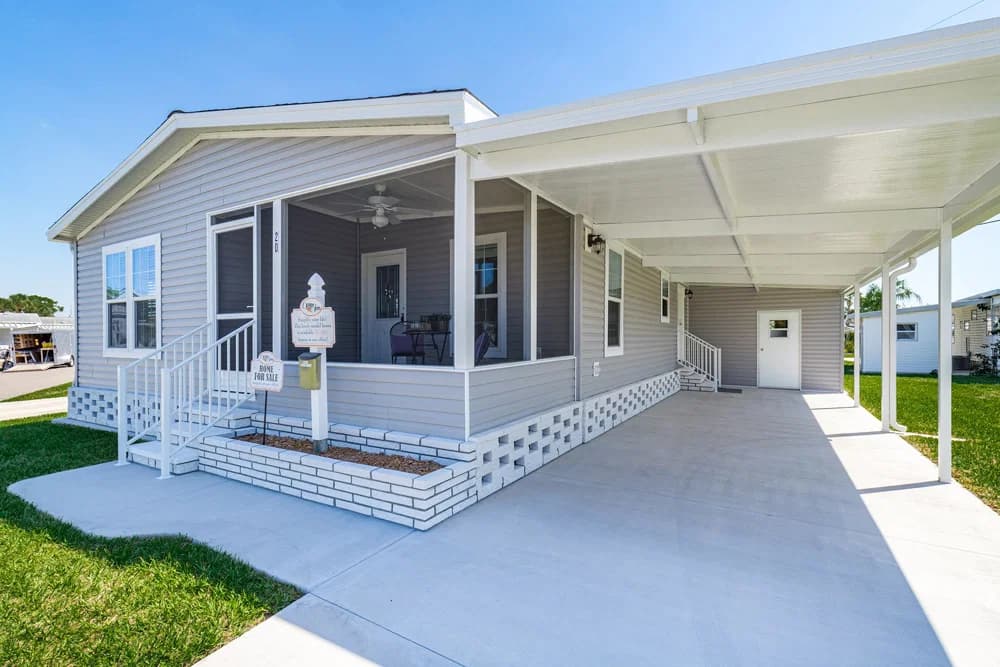 Mack exterior home features