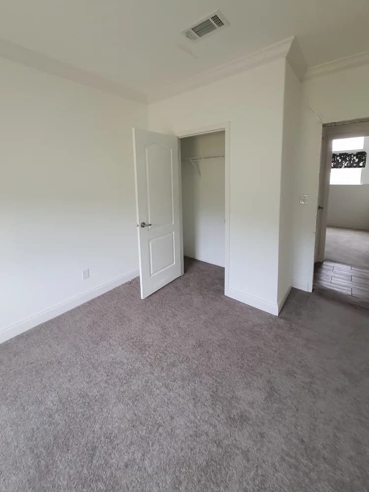 Glenview bedroom home features