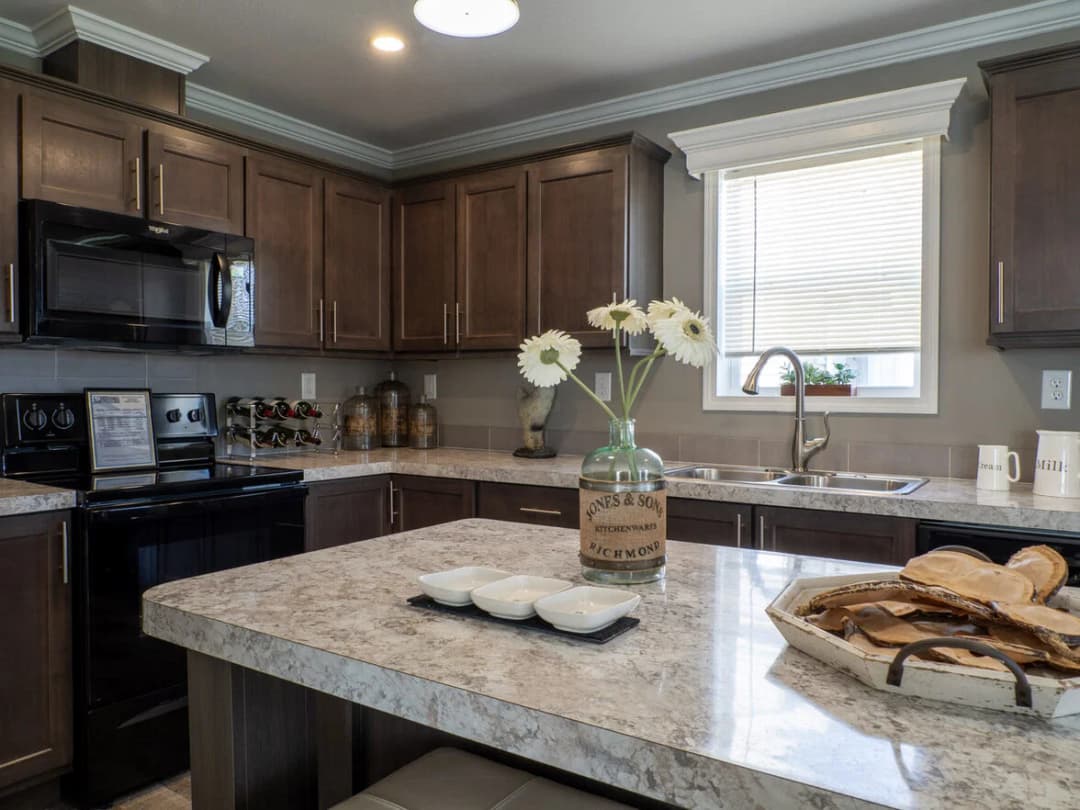 Avon park 24482e kitchen home features