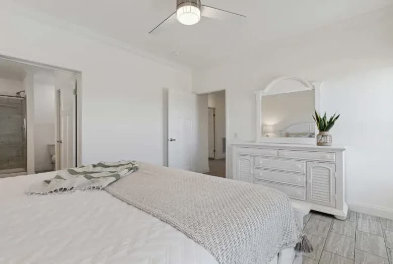 Mullett bedroom home features