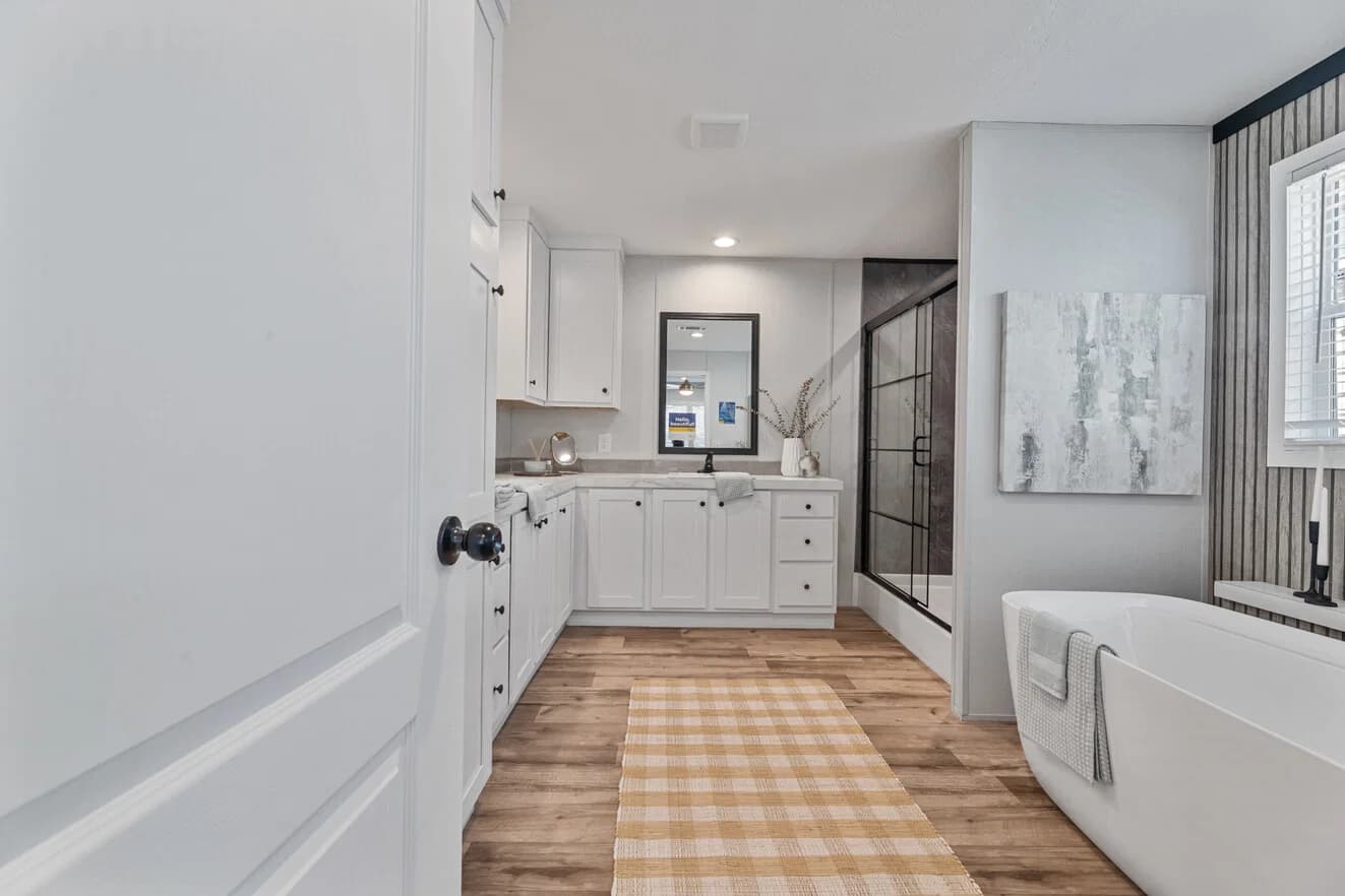 Vivid 28603n bathroom home features