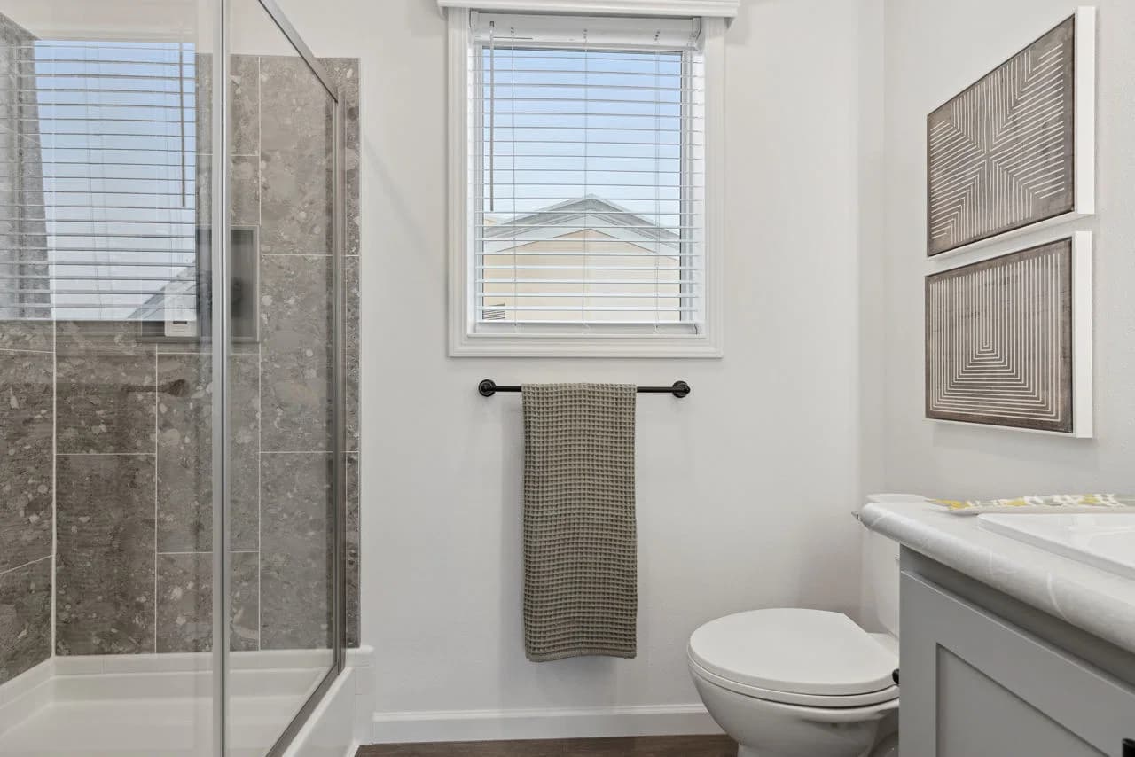 Calloway 239 bathroom home features