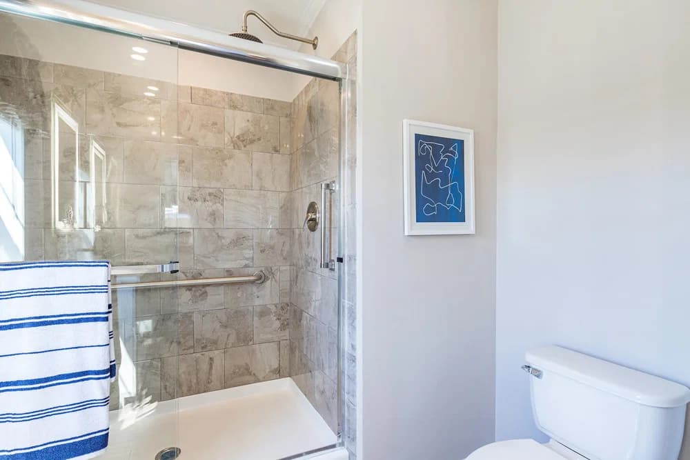 Mack bathroom home features