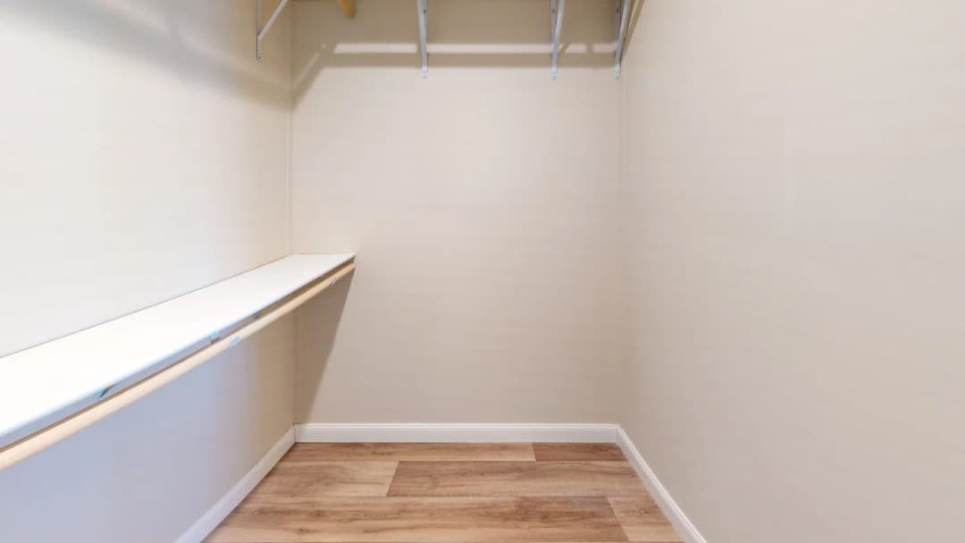 Roanoke duplex bedroom home features