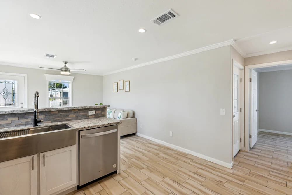 Bigbee kitchen home features