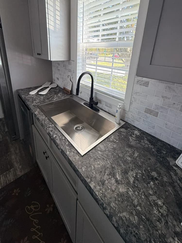 Gibbon kitchen home features