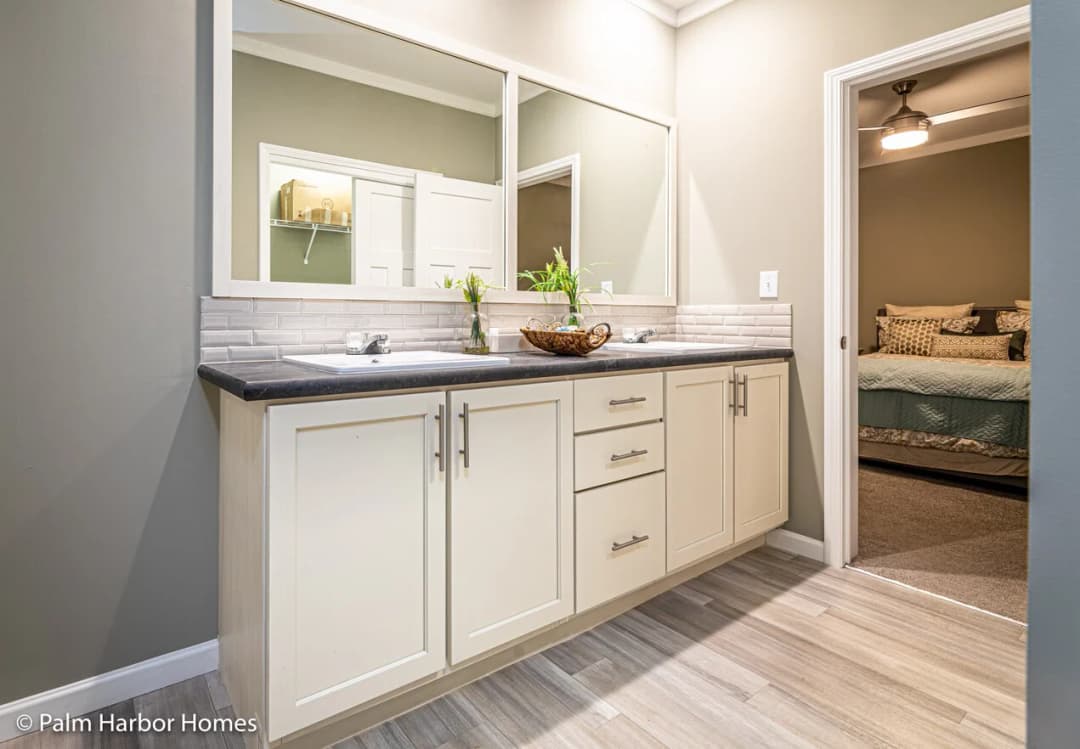 Summer breeze iv 28522d bathroom home features