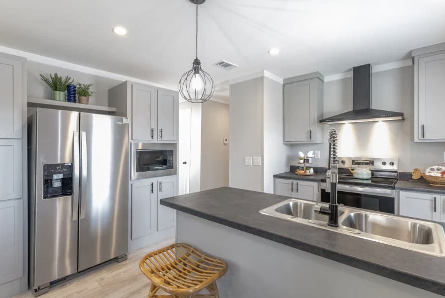 Lake manor 2846h22140 kitchen home features