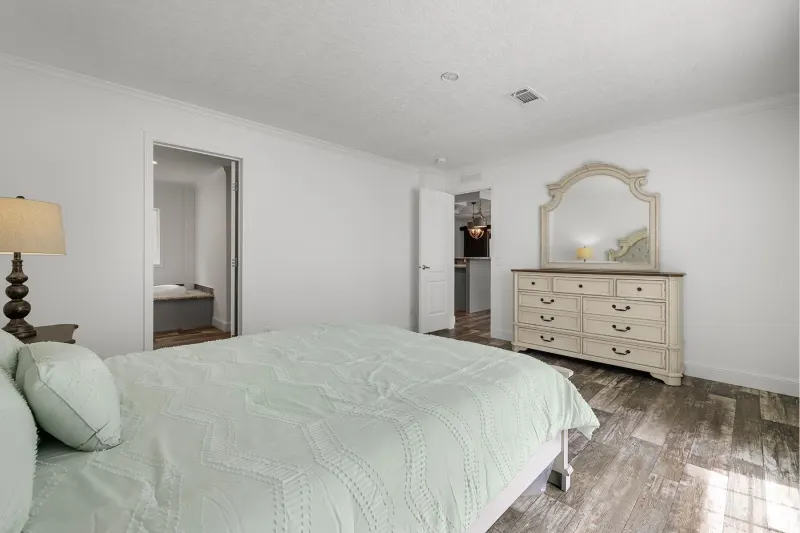 Freedom 2860520 bedroom home features