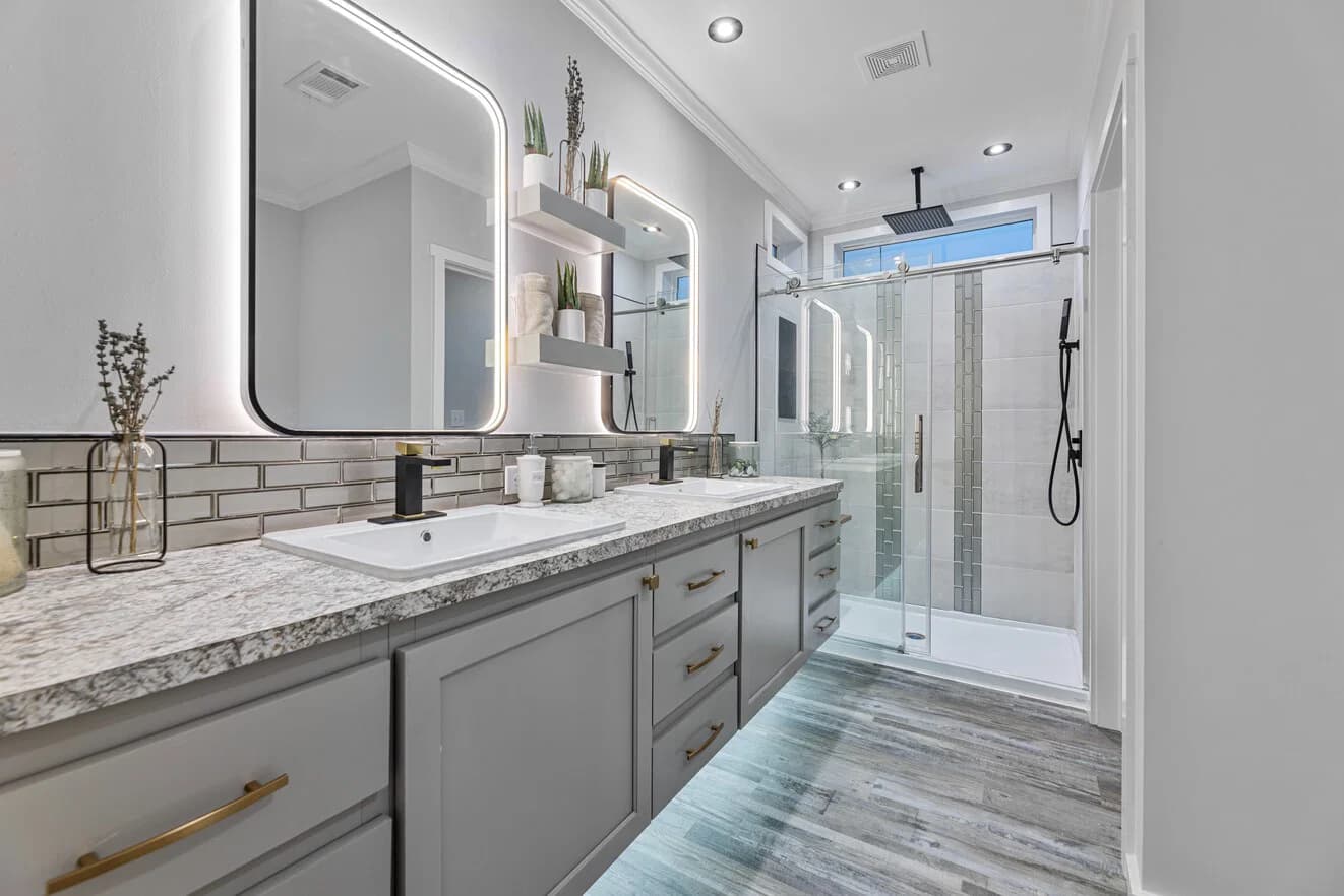 Davan 28683a bathroom home features