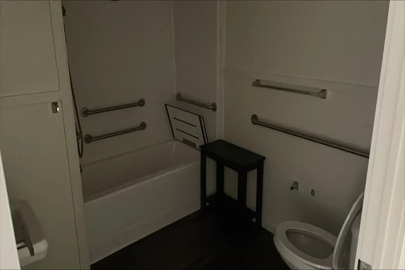 Clayton homes / 43fem14683ph22 lot# 14 bathroom home features