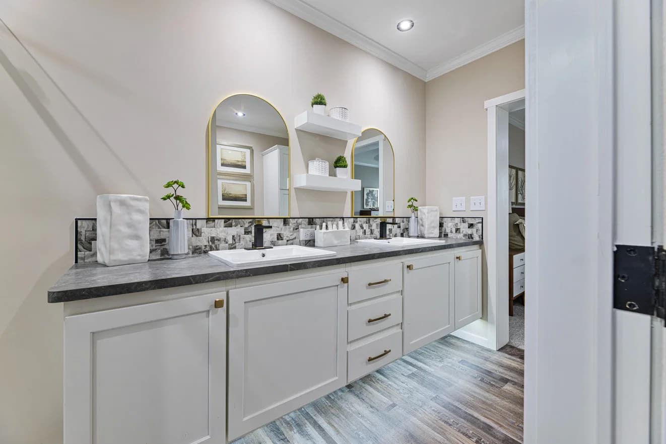 Pierce 28562a bathroom home features