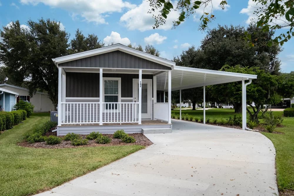 Everglade elevation and exterior home features