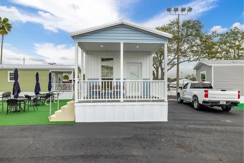 Legend 1438513 elevation and exterior home features